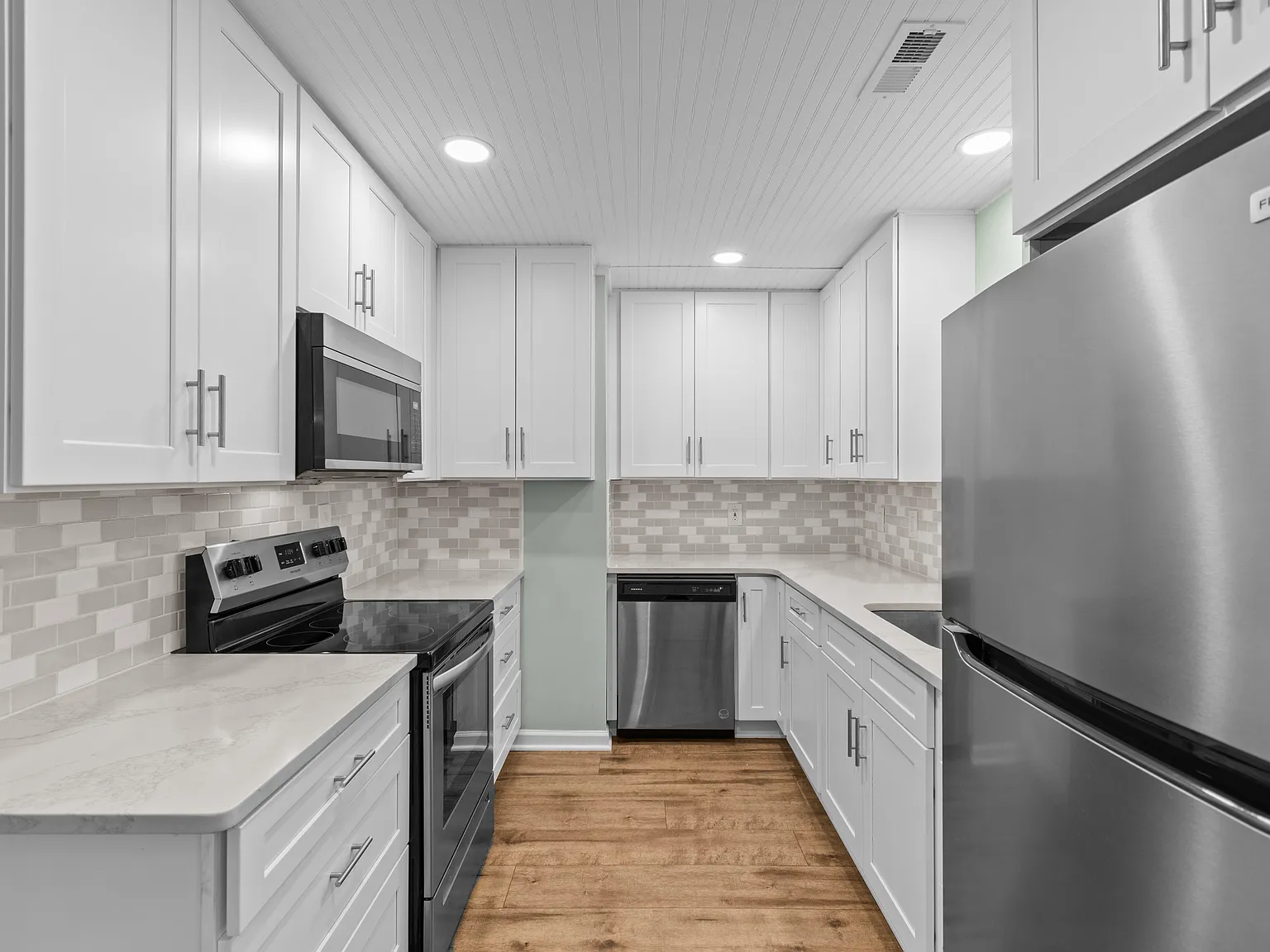 3 bed, 2.5 bath, 1400 sqft, $2,400 — Photo 1