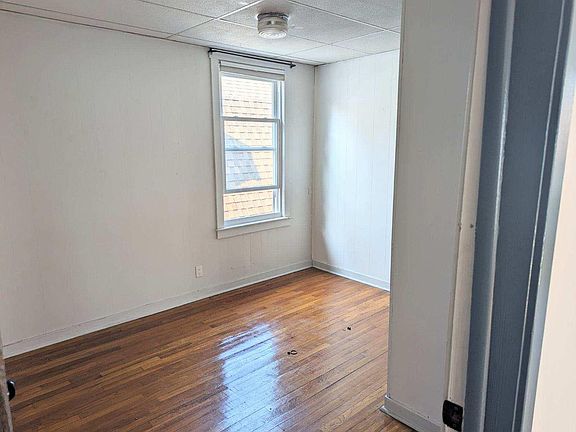 5th image of 3728 N St Louis Ave #2
