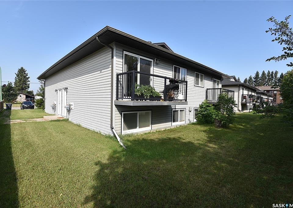 1st image of 307 6th STREET E