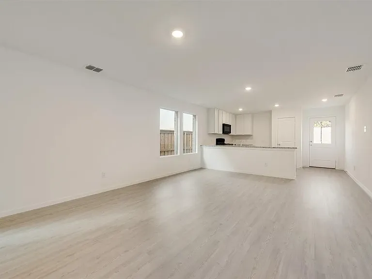 233 Ashbrook St — Photo 15