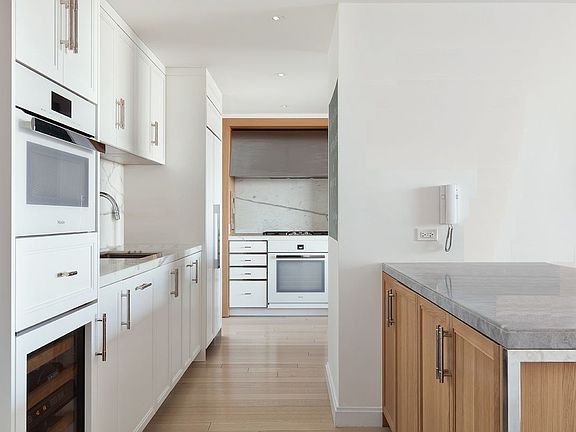 3rd image of 212 Warren St APT 2J