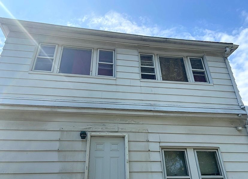 1st image of 4983 Henry St