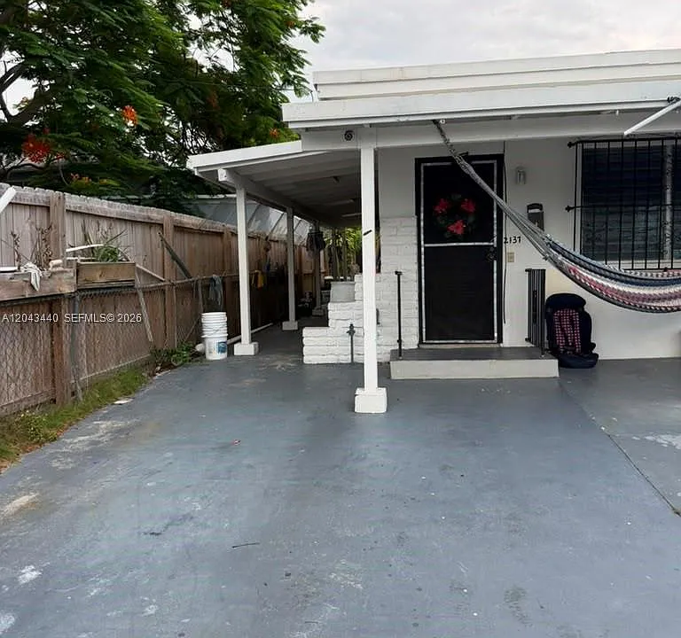 2137 NW 1st Ter