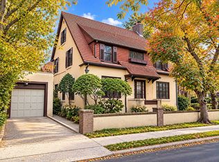 2 Ivy Close, Flushing, NY 11375