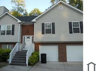 330 Valley View Dr, Fairburn, GA 30213