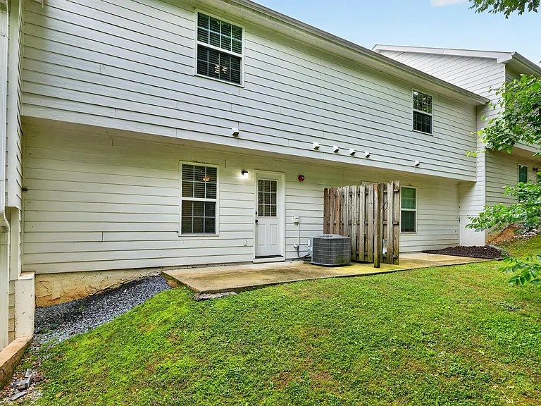 1109 Maple Tree Ln — Photo 29