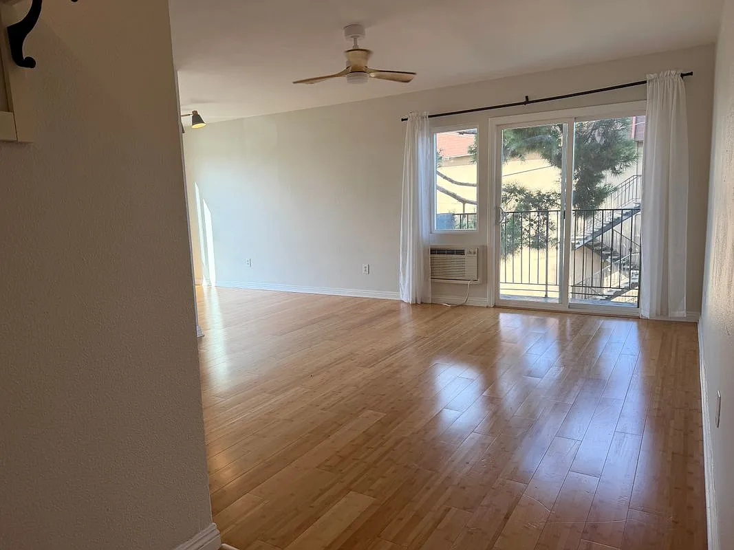 1 bed, 1.0 bath, 587 sqft, $2,000 — Photo 2