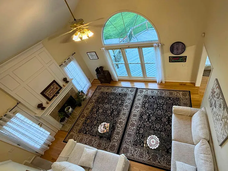 6028 Meadowview Dr — Photo 17