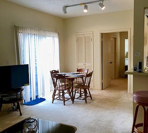 4th image of 210 Oak St Unit 407