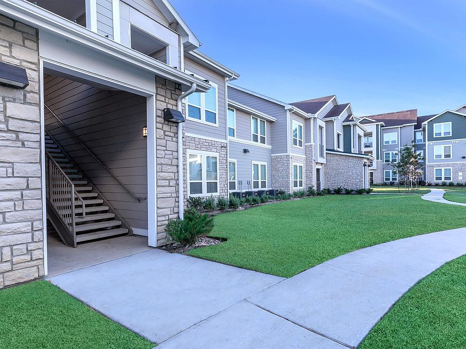 1st image of 4633 Campus Dr #8744