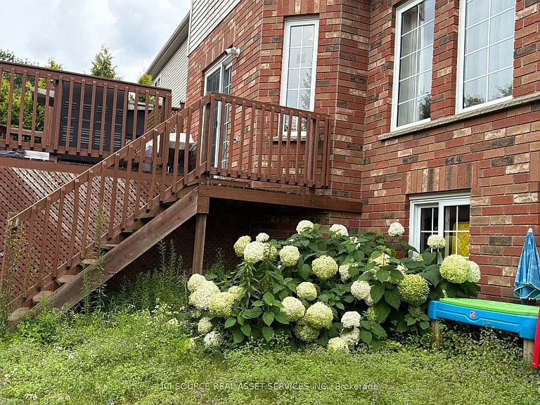 2 Woodcrest Ct — Photo 35