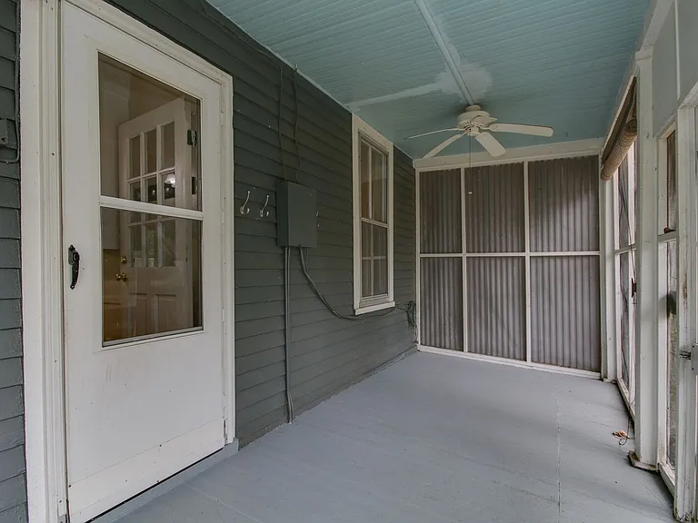 Florida Avenue 146 — Photo 27