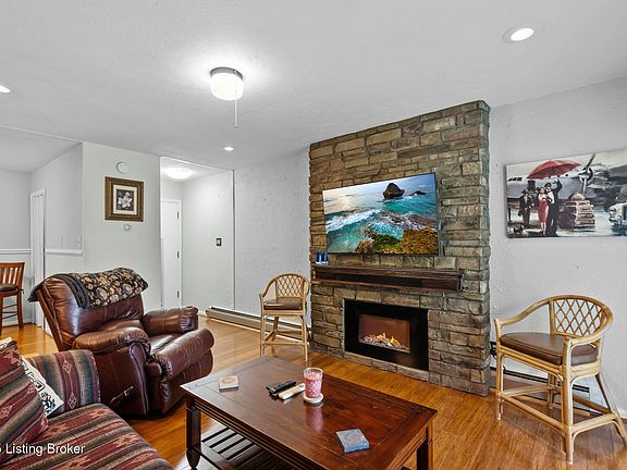 3rd image of 3510 Paragon Ct Unit 6