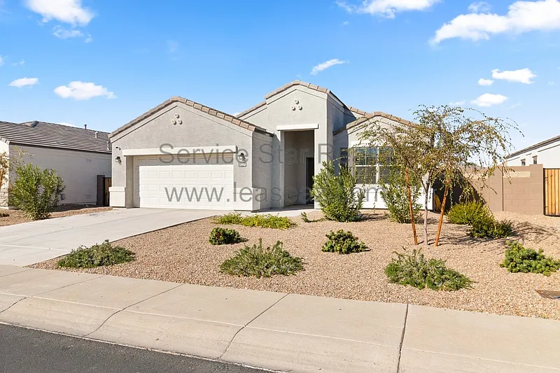 4 bed, 2.0 bath, 2095 sqft, $1,845 — Photo 2