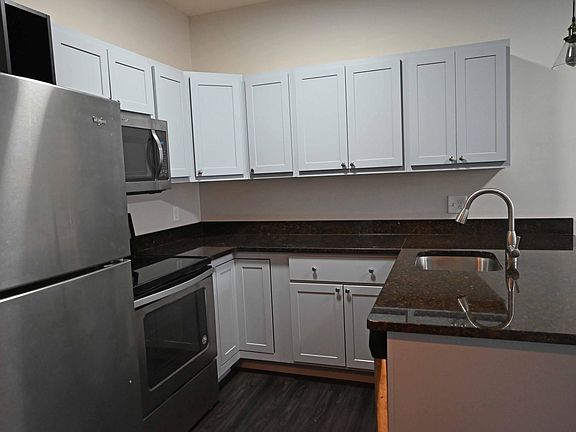 kitchen w/ dishwasher