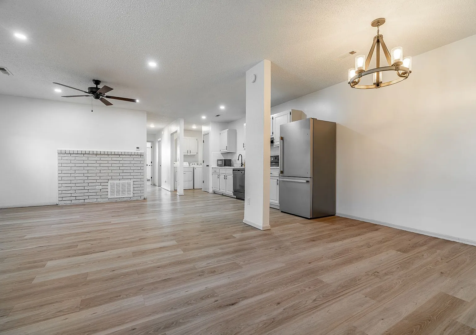 Updated 3-bedroom 1 bath Home in Springdale!! — Photo 4