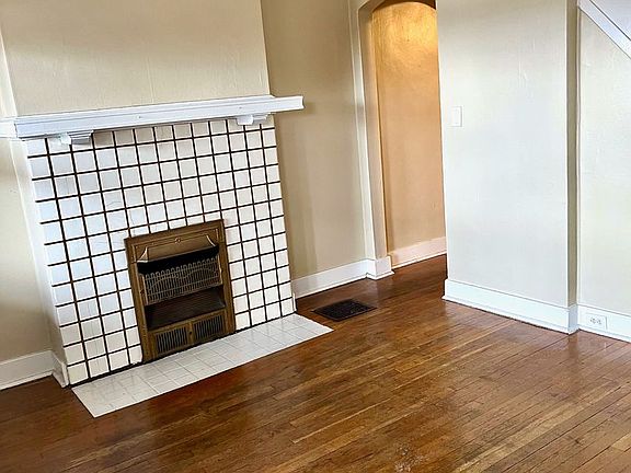 5th image of 111-117 Pentland Ave #113