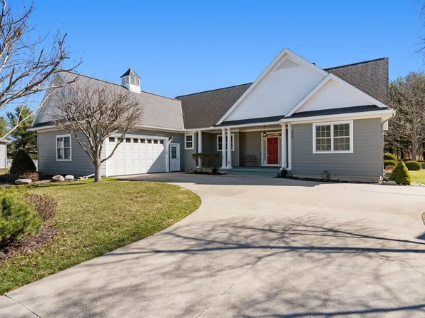 343 Parkside Ln, Douglas, MI 49406