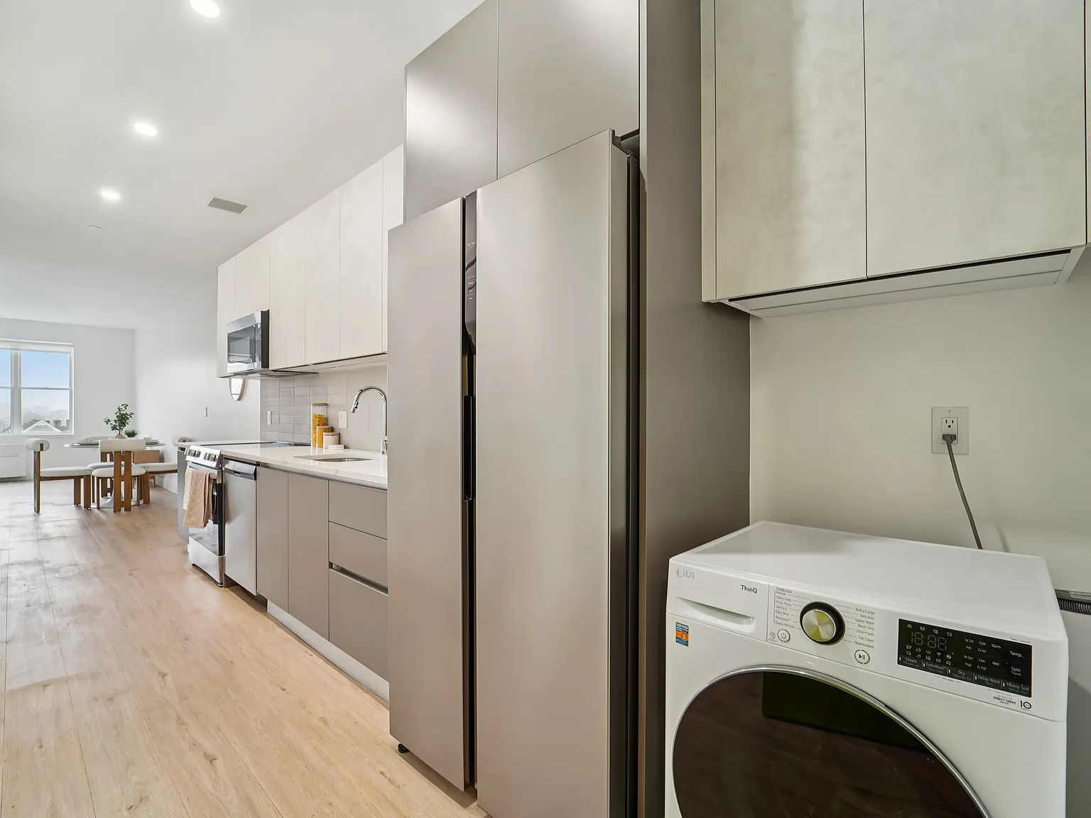 1 bed, 817 sqft, $2,731 — Photo 3
