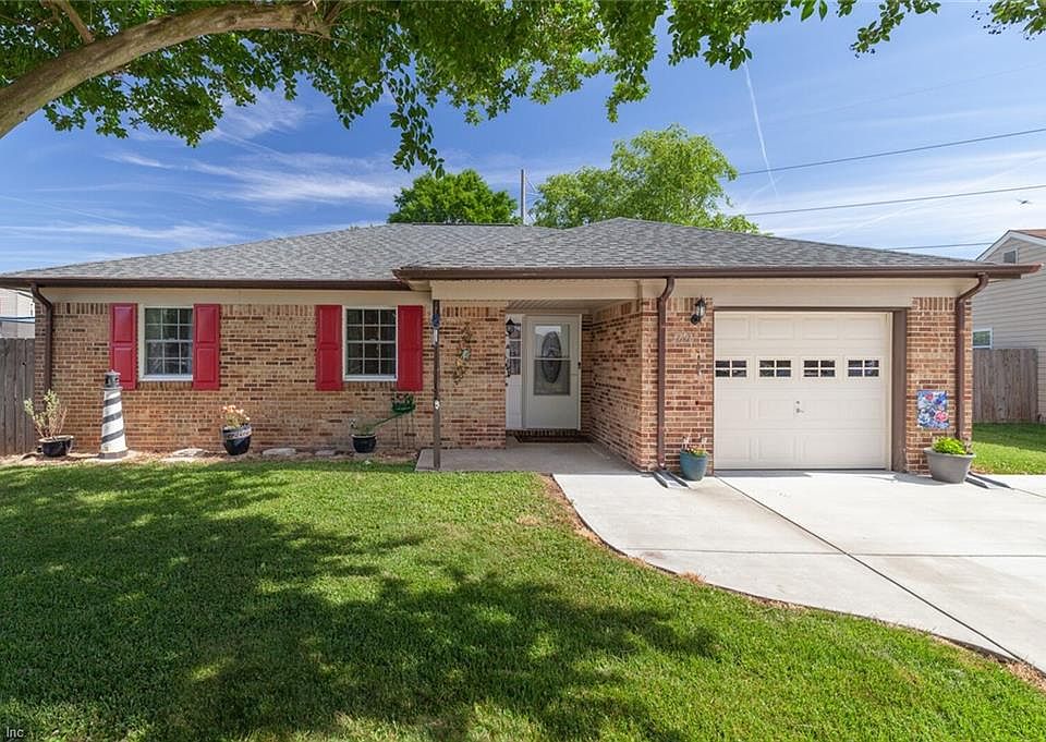 Welcome home to 3796 Lake Tahoe Trail in Virginia Beach!