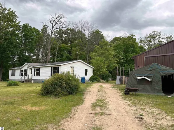 1600 Patty K Ln, Harrison, MI 48625