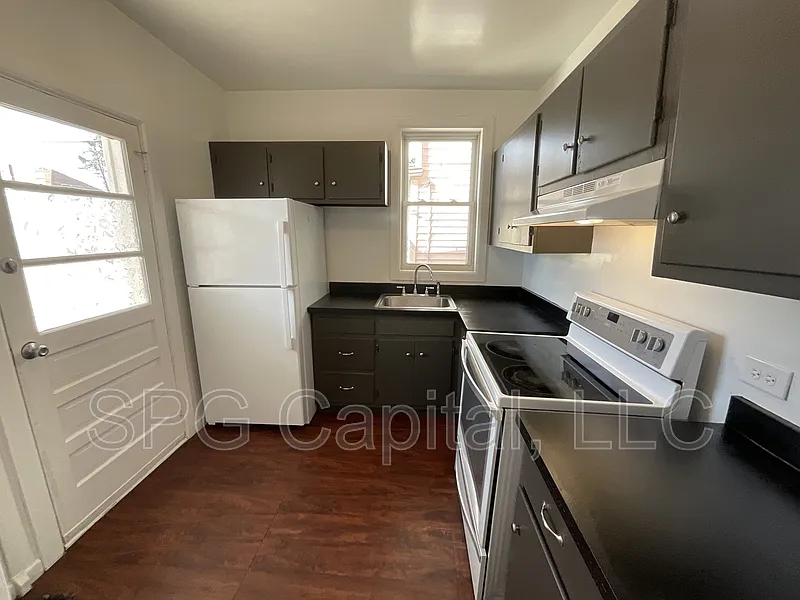 3 bed, 1.0 bath, 936 sqft, $1,325 — Photo 3