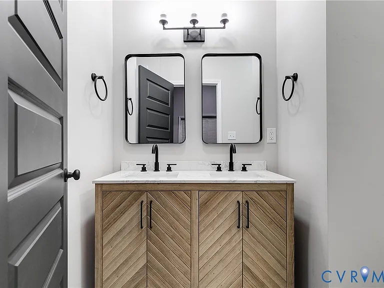402 Stuart Cir #1 — Photo 9