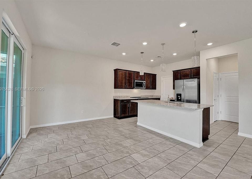 1st image of 4764 Eucalyptus Dr #0