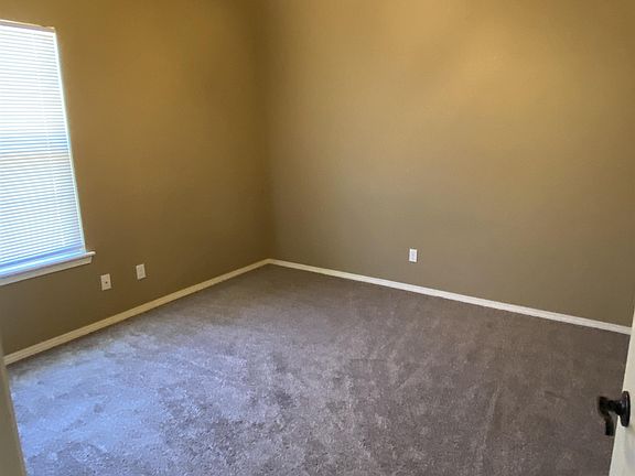 4th image of 527 S Stadium Dr #B