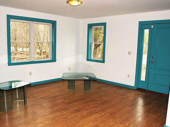 4th image of 810 Rockland Street