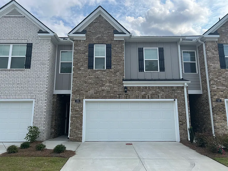 295 Silver Moon Dr — Photo 2