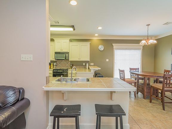 4th image of 100 Wild Rose Ln