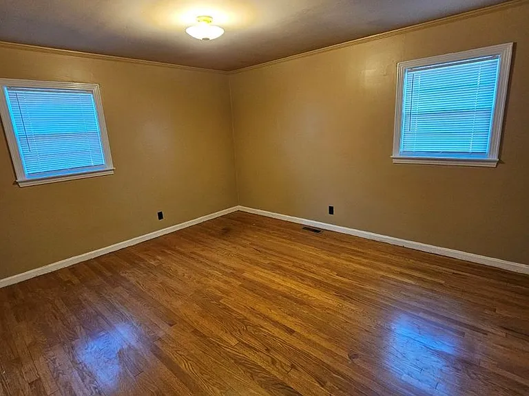 267 N Spring St — Photo 8