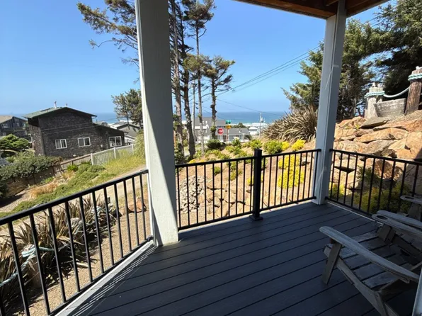 6274 NE Port Dr, Lincoln City, OR 97367