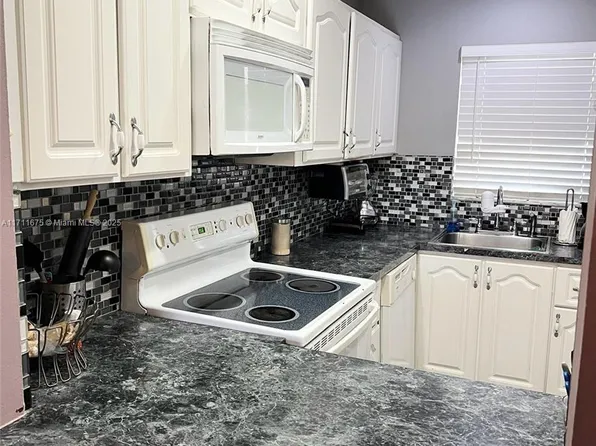 10851 SW 2nd St APT K307, Sweetwater, FL 33174