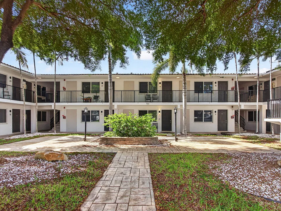 1181 NE 23rd Ter #11