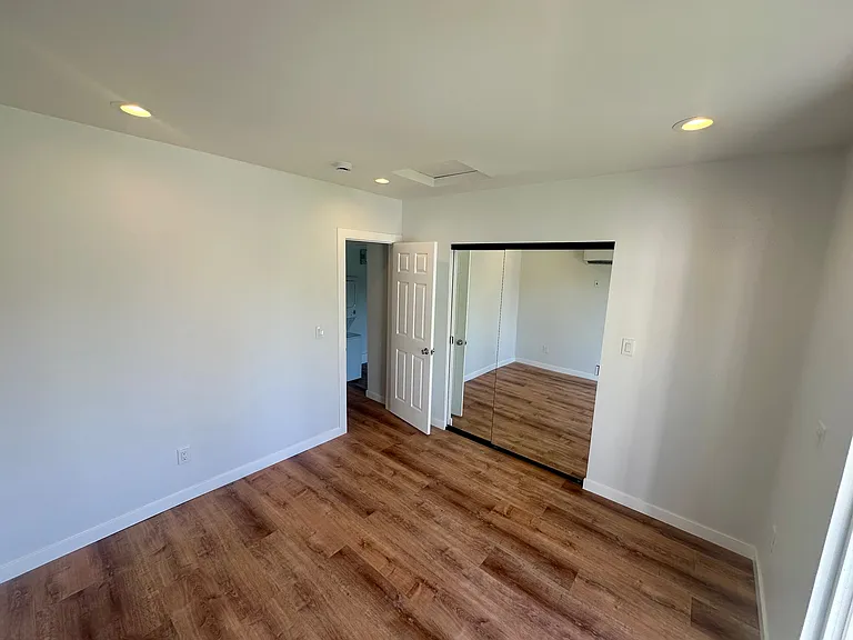 8958 N Swinton Ave — Photo 20