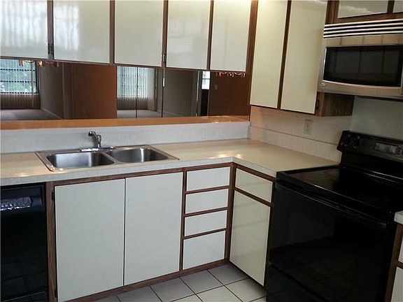 2nd image of 1707 Whitehall Dr APT 301