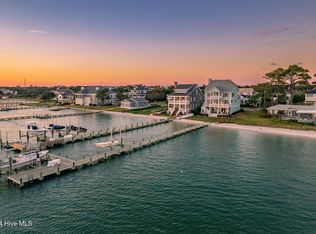 2011 Shepard St, Morehead City, NC 28557