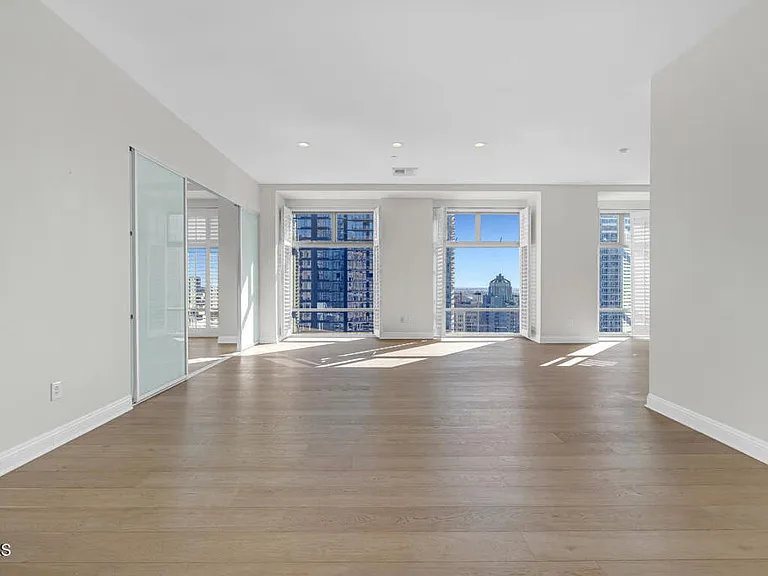 801 S Grand Ave #1710 — Photo 33