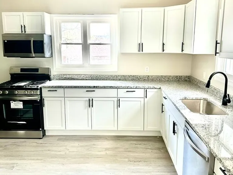 1304 Buffalo St — Photo 4