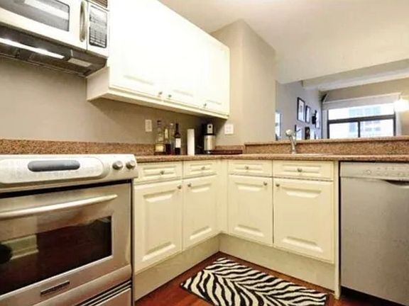 2nd image of 1500 Chestnut St APT 4D
