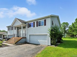 1133 Lakeview Cir, Grand Blanc, MI 48439