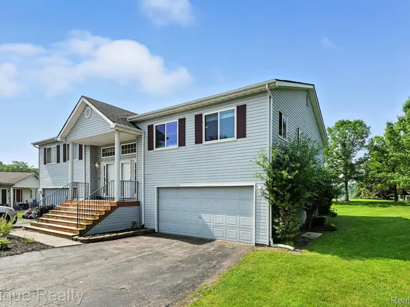 1133 Lakeview Cir, Grand Blanc, MI 48439