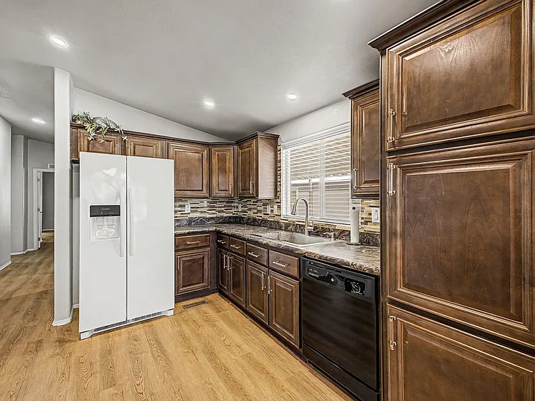 1702 E Michelle Dr — Photo 9