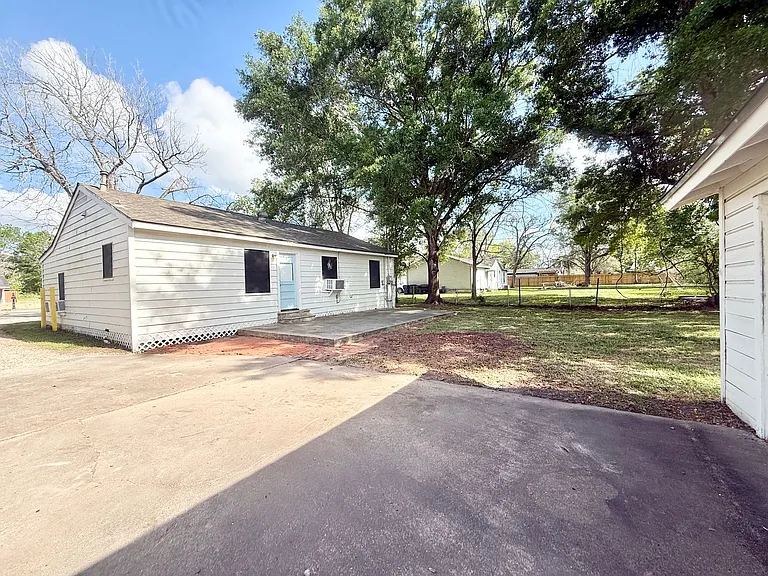 832 S Anderson St — Photo 18