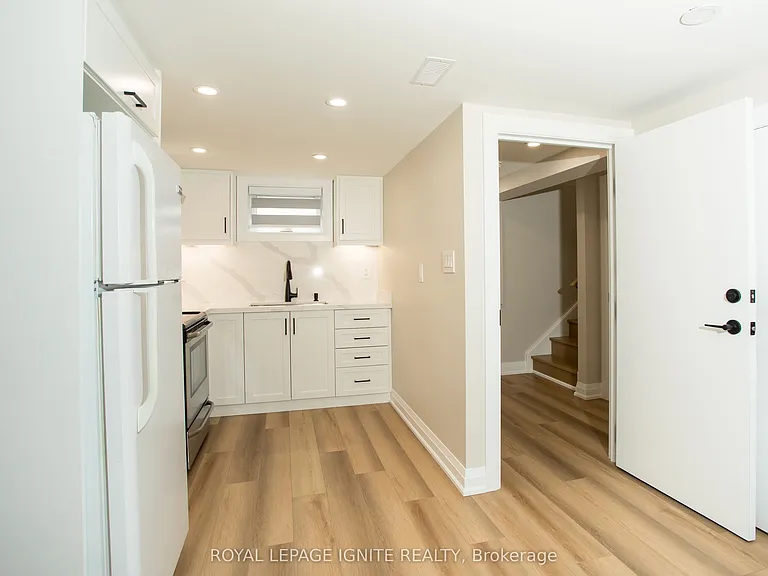 38 Parent Ave #BASEMENT — Photo 16