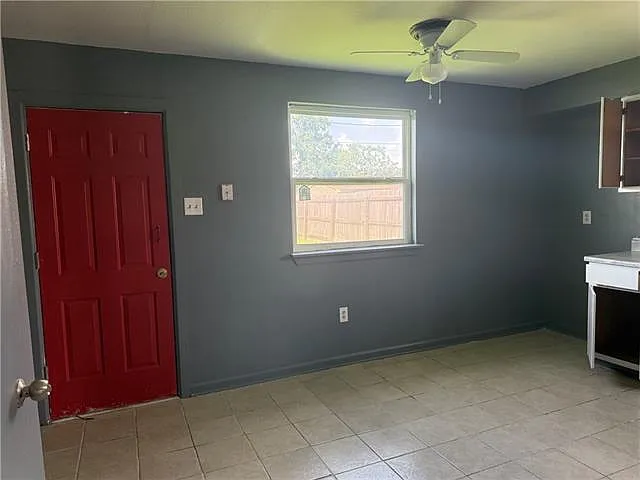 89 Marie Dr — Photo 3