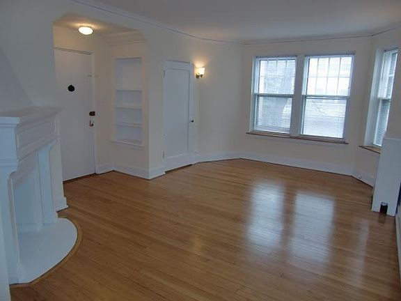 2nd image of 1222 W Farwell Ave APT 2S