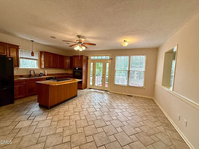 110 Palmer Meadow Ct — Photo 7